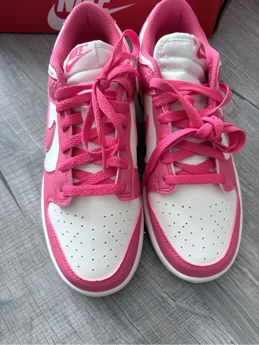 New in Box Women’s Size 8.5 Nike Dunk Low "Aster Pink/Sail/A hot pink